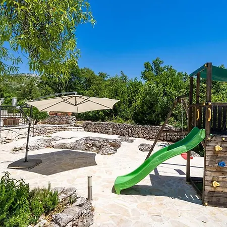 Βίλα - Lovely With Private Pool *