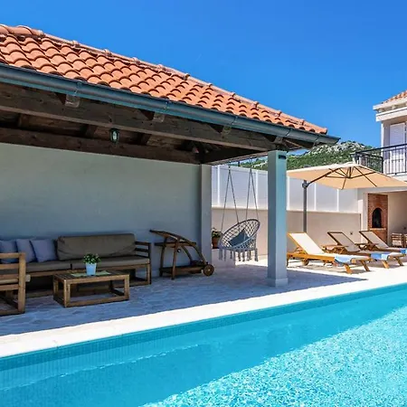 - Lovely With Private Pool *