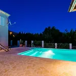 - Lovely With Private Pool * Доли
