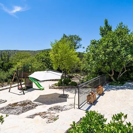 - Lovely With Private Pool Vila *