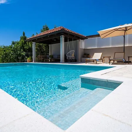 - Lovely With Private Pool Villa *