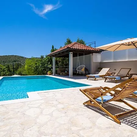 - Lovely With Private Pool Doli