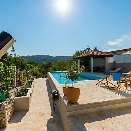 - Lovely With Private Pool * Doli