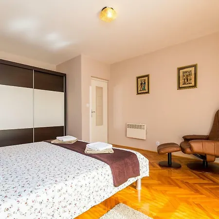 - Lovely With Private Pool Vila *