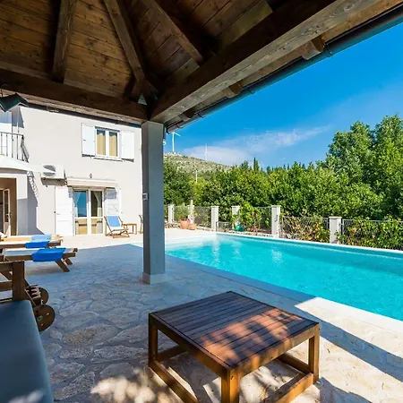 Willa - Lovely With Private Pool *