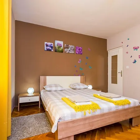 Vila - Lovely With Private Pool Doli
