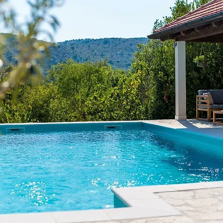 Villa - Lovely With Private Pool *