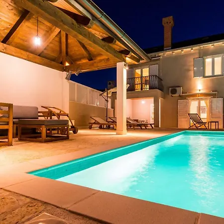 Villa - Lovely With Private Pool *