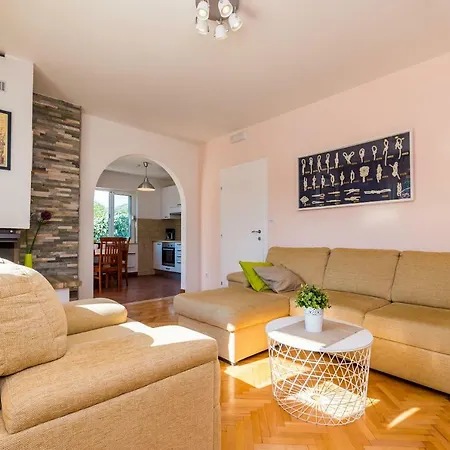 Willa - Lovely With Private Pool *