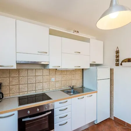 Vila - Lovely With Private Pool