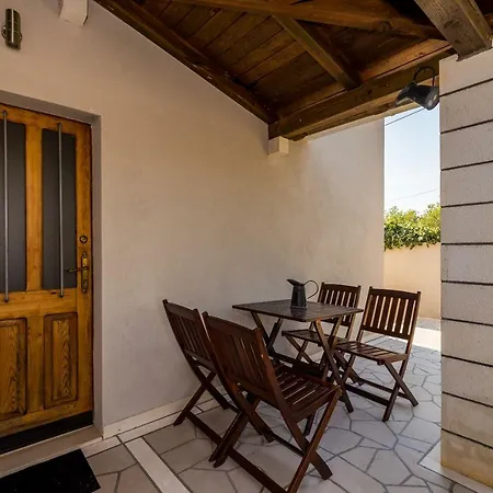 Vila - Lovely With Private Pool Doli