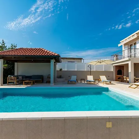 - Lovely With Private Pool Villa Doli